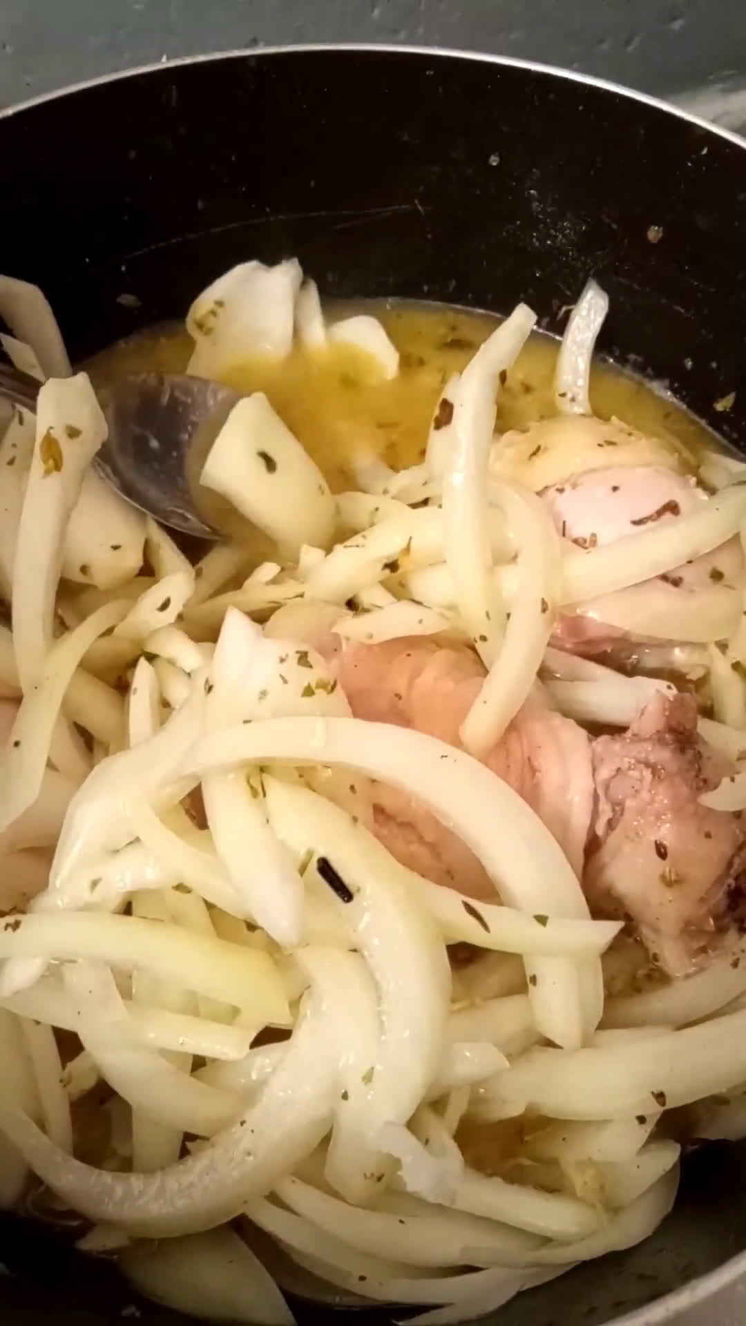 Foto del paso 4 de la receta: Pollo con cebolla y limón