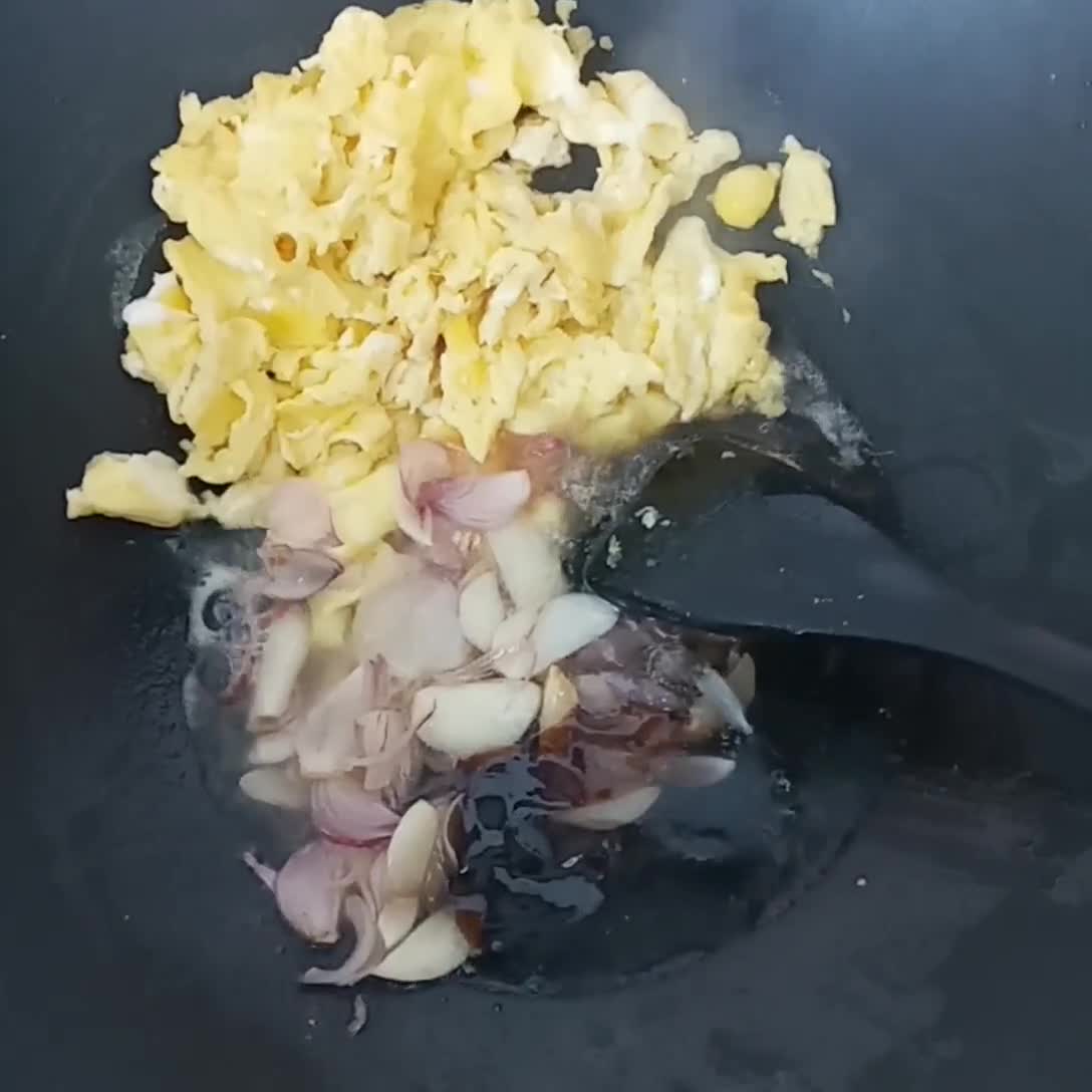 Foto langkah ke 2 dari resep Orak Arik Telur Kacang Panjang.
