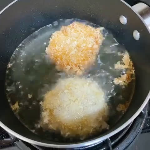 Hình bước làm 3 của món Chả Mực Chiên Xù