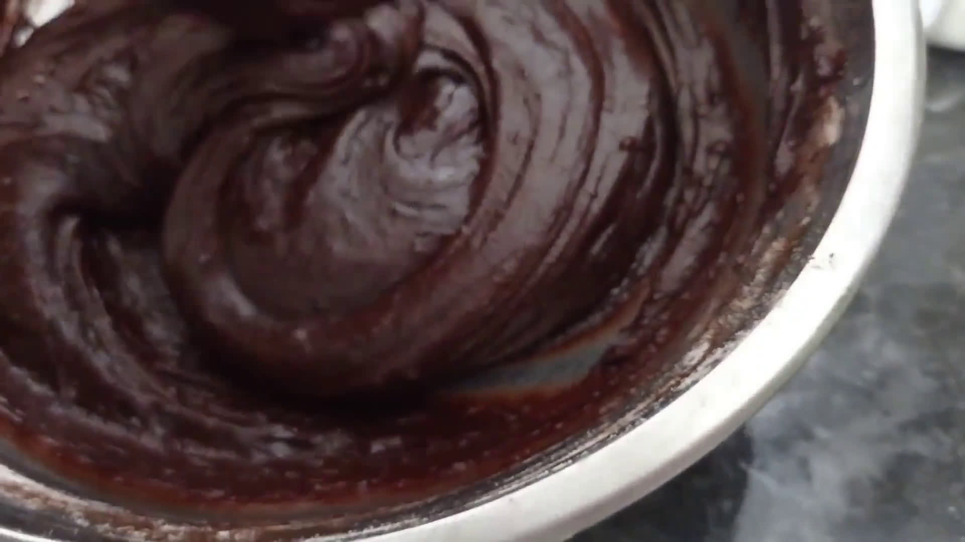 Foto langkah ke 4 dari resep Fudgy brownies shiny crust.