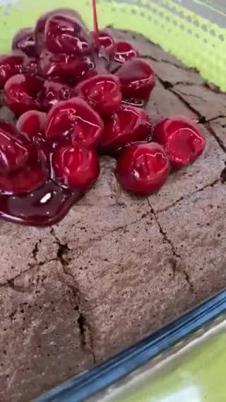 Фото кроку 5 до Шоколадний бісквіт з вишневим соусом та 🍫.