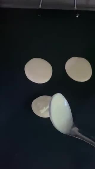 Gambar langkah 4 resipi Baby Pancake Viral.