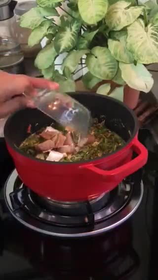 Gambar langkah 3 resipi Masak Lemak Pucuk Paku Ikan Talang Masin.