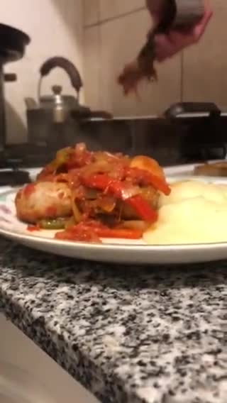 Foto del paso 6 de la receta: Chori a la pomarola 🤗 con puré !