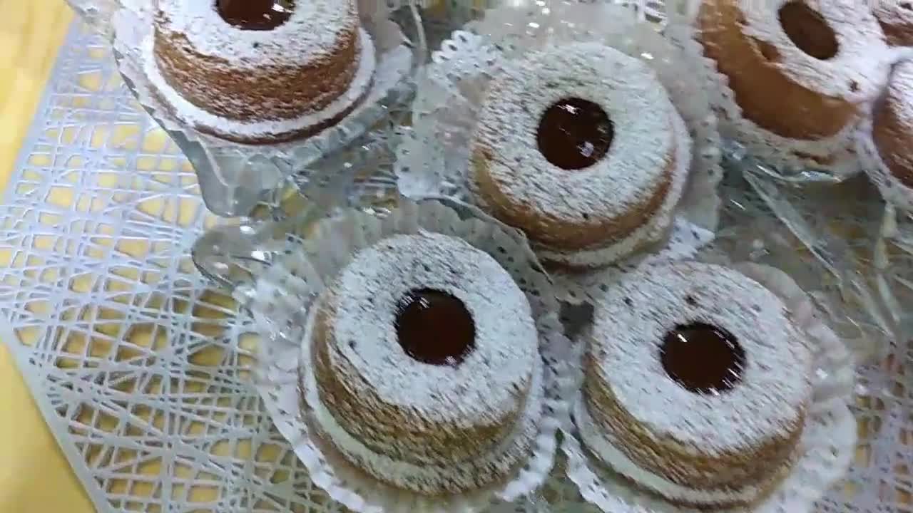 صورة لخطوة 1 من وصفة ميني كيك بالياغوورت ب 2 حبات بيض فقط يخرج 12الحبة