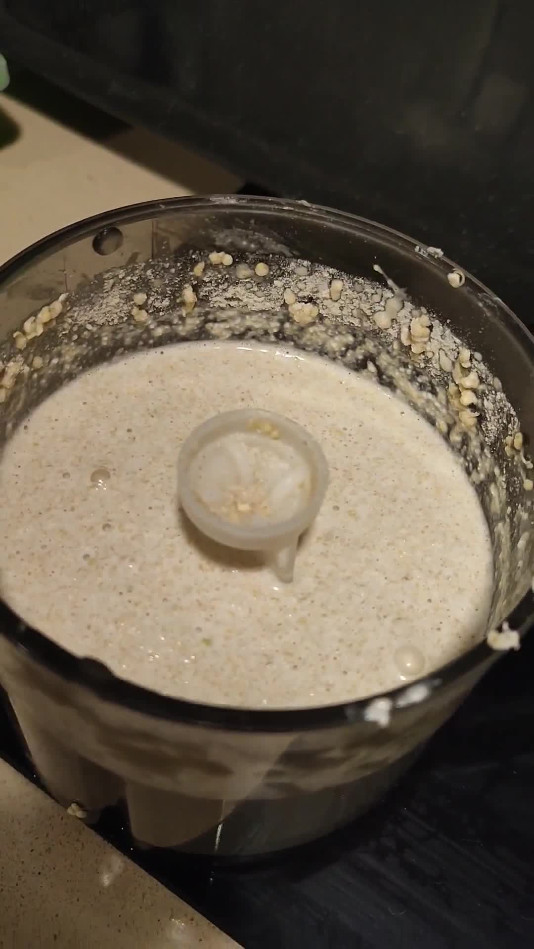 Foto del paso 3 de la receta: Pizza 🍕 Con base de Quinoa y trigo sarraceno