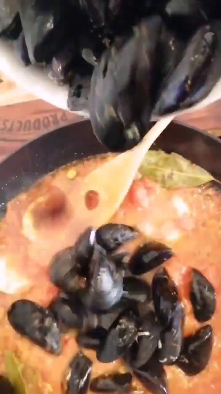 Une image de l'étape 6 de Moules de la méditerranée a la provençale 🥘.