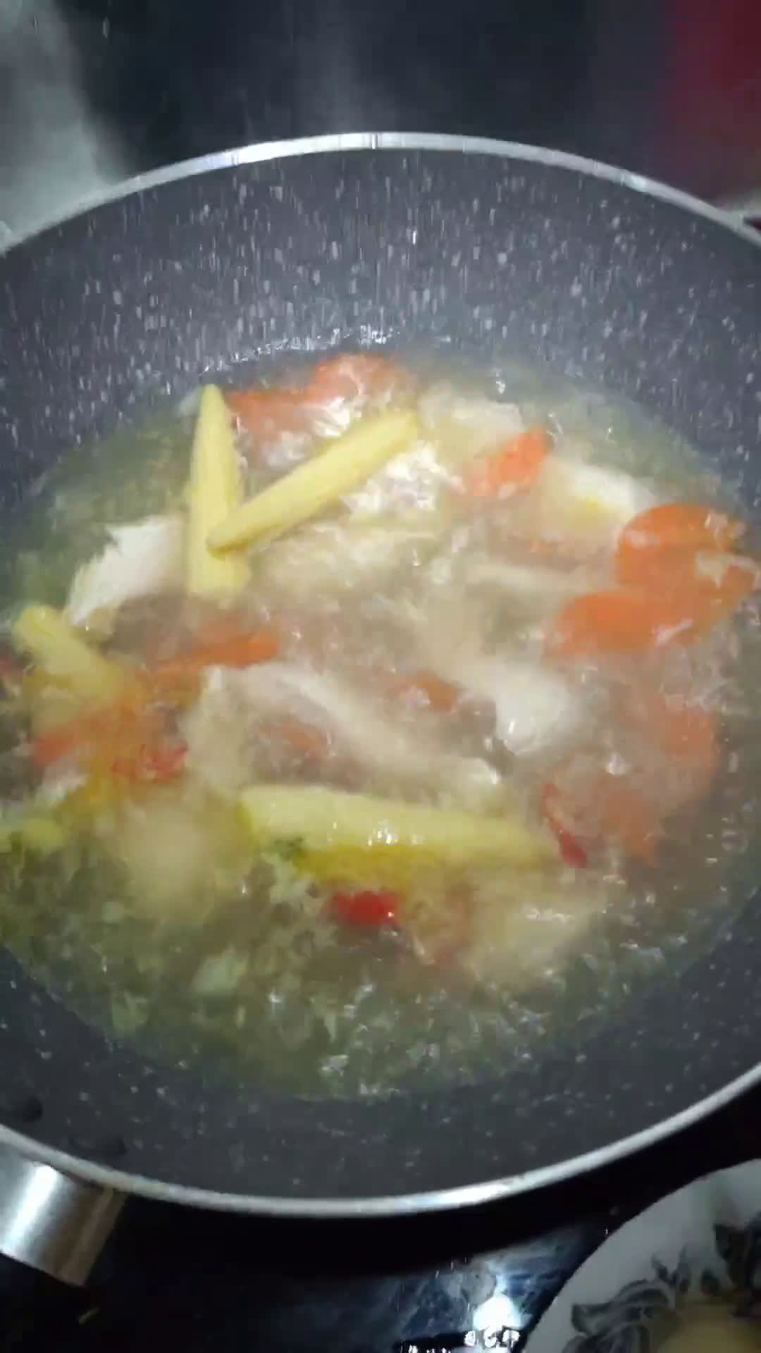 Gambar langkah 3 resipi Sup Cendawan dan Soohoon (Eat Clean).