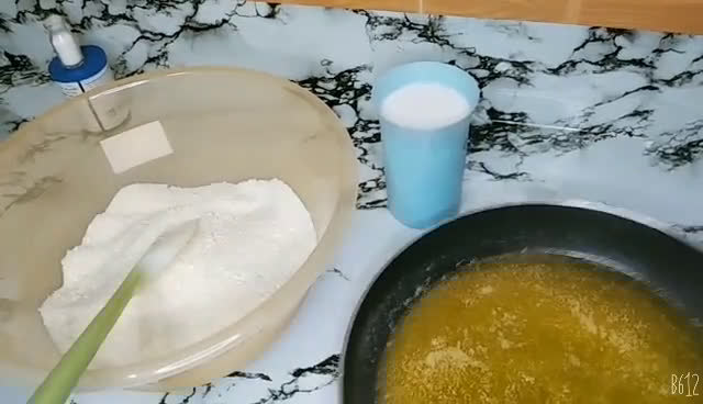 صورة لخطوة 2 من وصفة صينية بسبوسه ولا احلى من كده