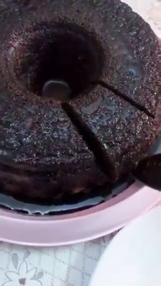 صورة لخطوة 6 من وصفة كيكة الكاكاو والبرتقال الاسفنجية 🤤😋