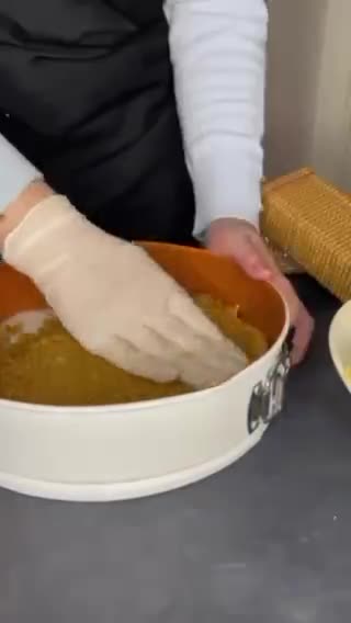 صورة لخطوة 1 من وصفة تشيزكيك التوت