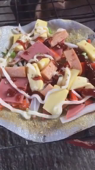 รูปขั้นตอนการทำที่ 7 ของ พิซซ่าเวียดนามเตาถ่าน🍕🌮