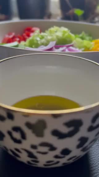 صورة لخطوة 2 من وصفة سلطة الفلفل الرومي