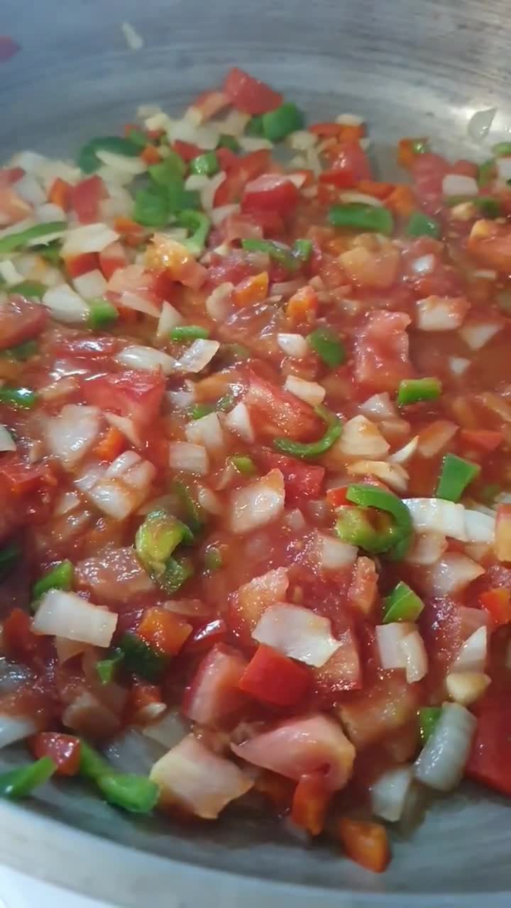 Foto del paso 1 de la receta: 🥘 🍤 Paella de frutos de mar y pollo 🍽 🇪🇸