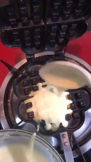 Foto langkah ke 3 dari resep Waffle Selai Apel🍎🧇🤤.