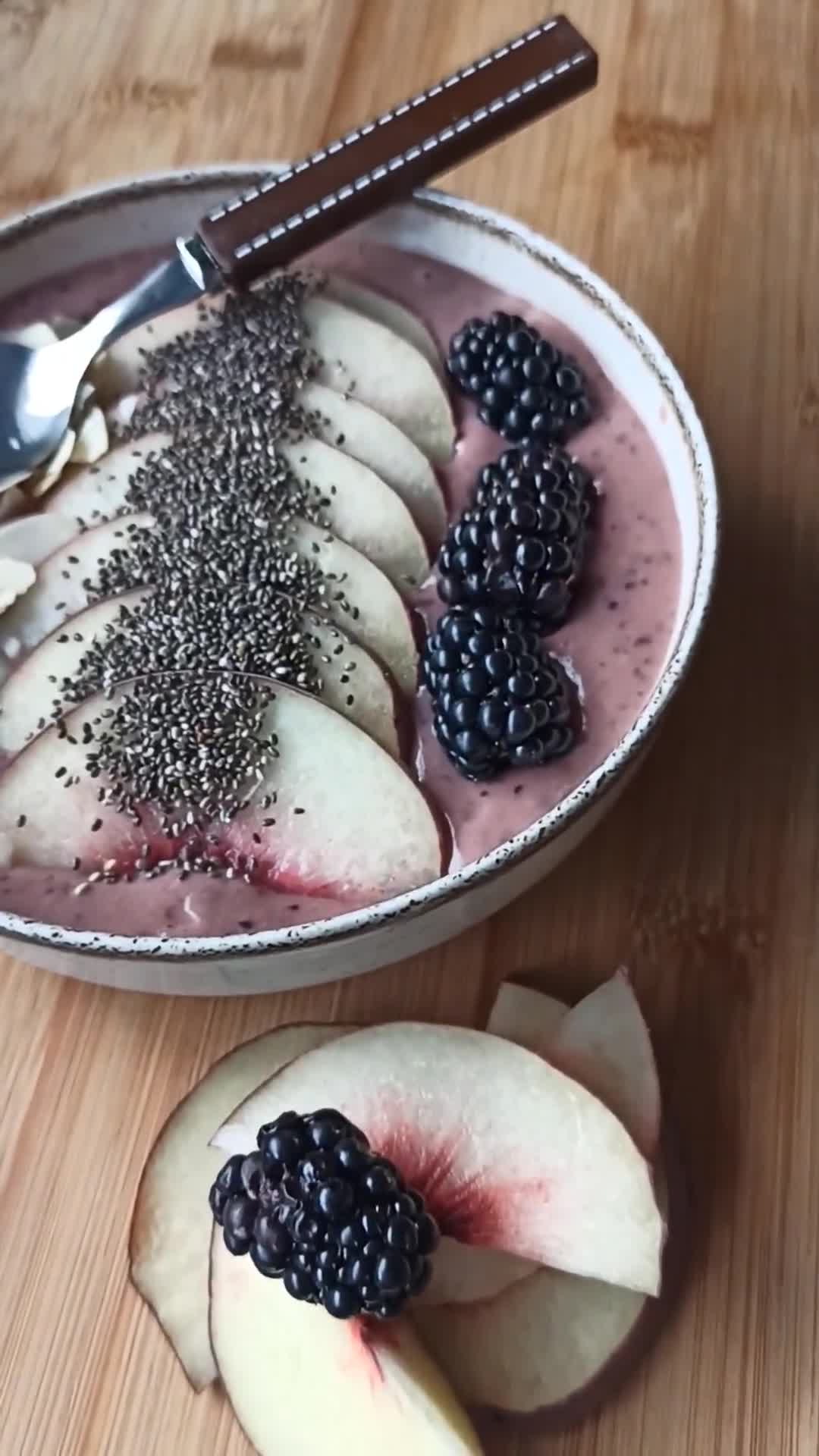 Une image de l'étape 1 de Smoothie bowl fruits rouges.