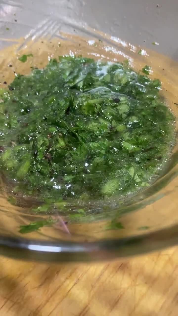 Foto del paso 2 de la receta: "Salmón a la mexicana con vinagreta de cilantro"