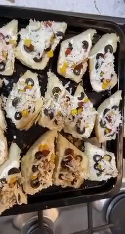 صورة لخطوة 3 من وصفة البيتزا الكذابة 🍕😍