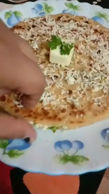 A picture of step 3 of Paneer Paratha.