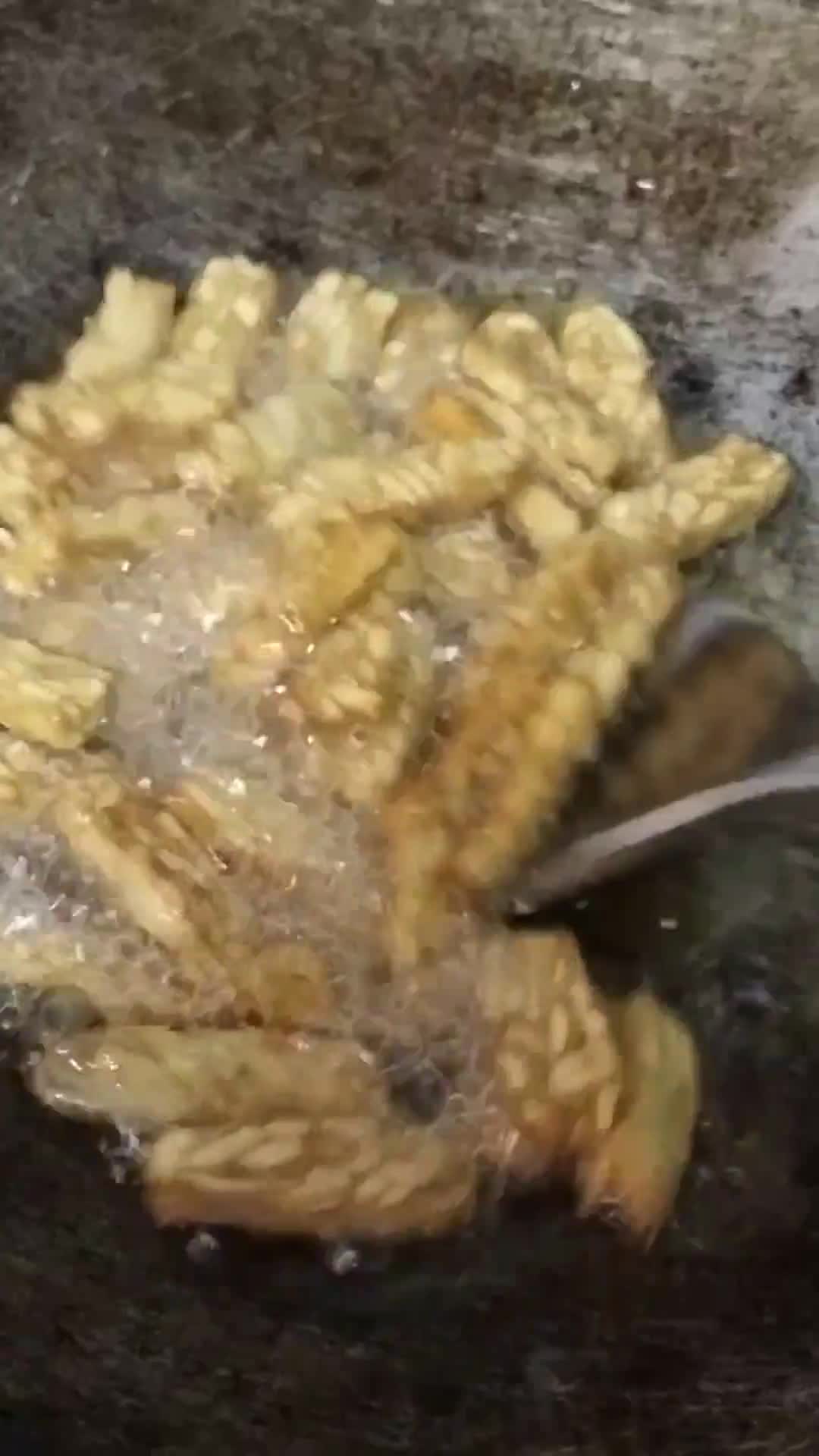 Gambar langkah 1 resipi Bilis goreng, petai & tempe.