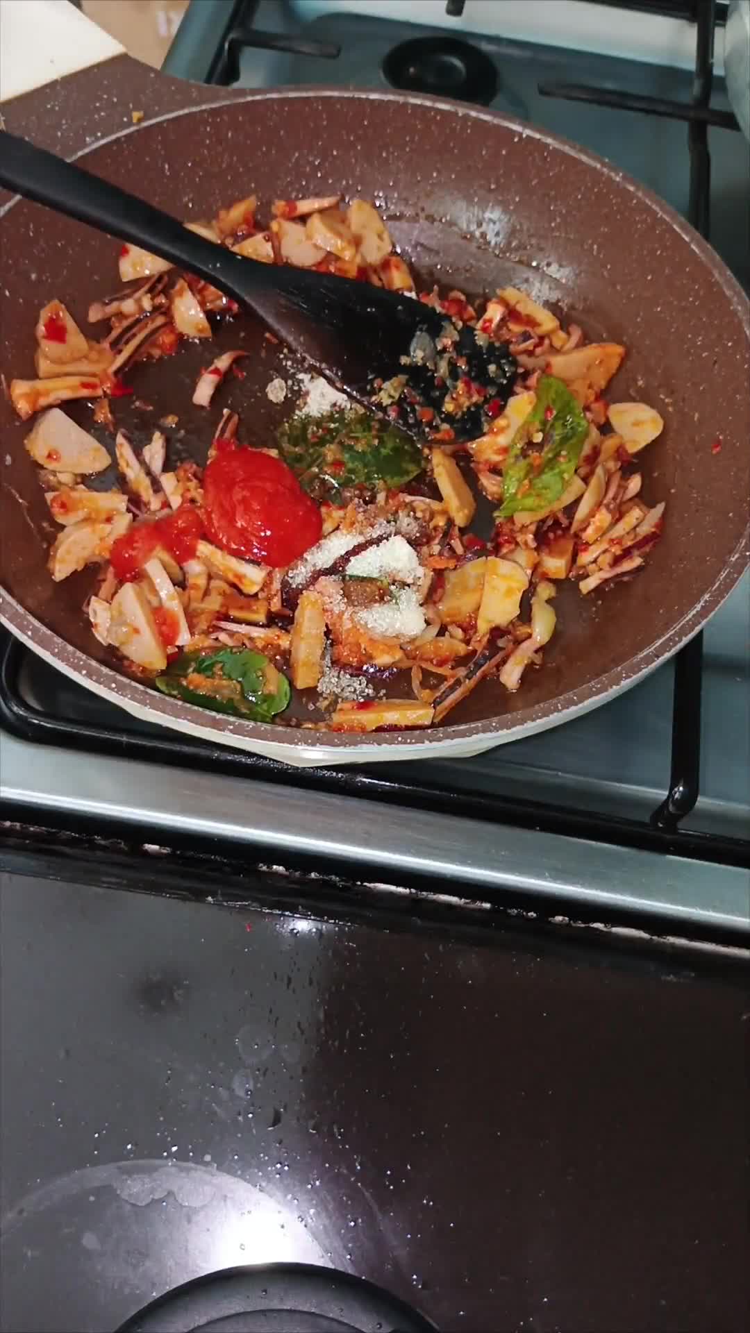 Foto langkah ke 5 dari resep Balado Cumi Bakso.