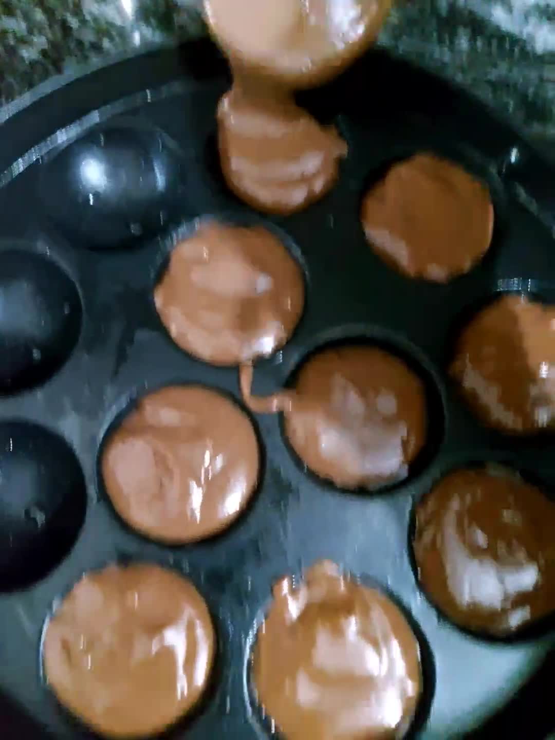 चॉकलेट लावा अप्पे (chocolate lava appe recipe in Hindi) रेसिपी चरण 4 फोटो