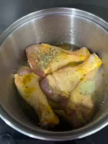 Foto del paso 1 de la receta Estofado de pollo con patatas