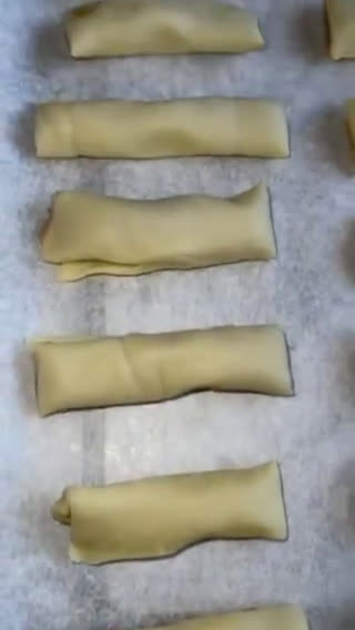 Foto del paso 3 de la receta: Canutillo de hojaldre relleno de crema de cacahuete