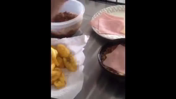 Foto del paso 3 de la receta: PASTICHO / PASTEL DE Plátano SIN HORNO. Súper fácil y rápido 🍽🍺🥮