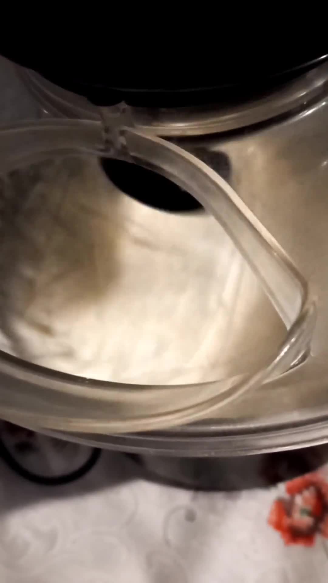 Foto del paso 1 de la receta: Crema Chantilly(para decorar/rellenar) Tortas 🎂