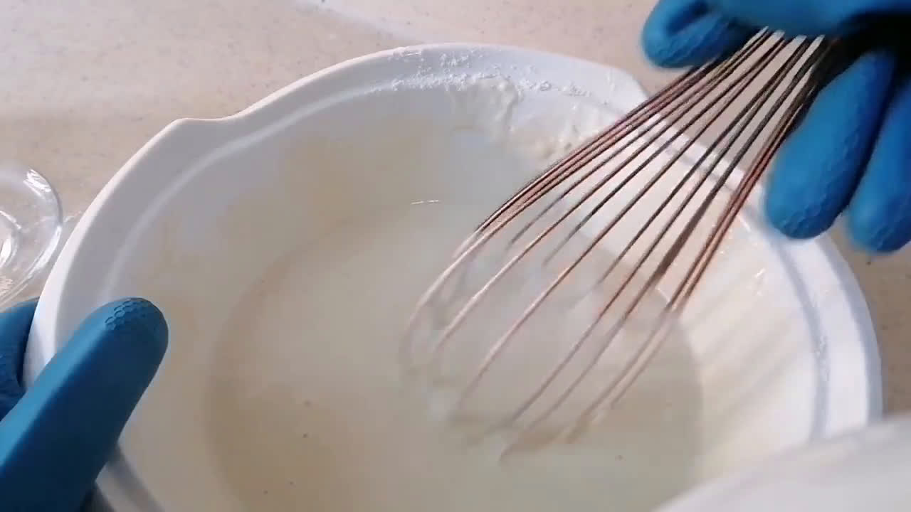 صورة لخطوة 2 من وصفة عجينه قطايف بدون سميد 🥟