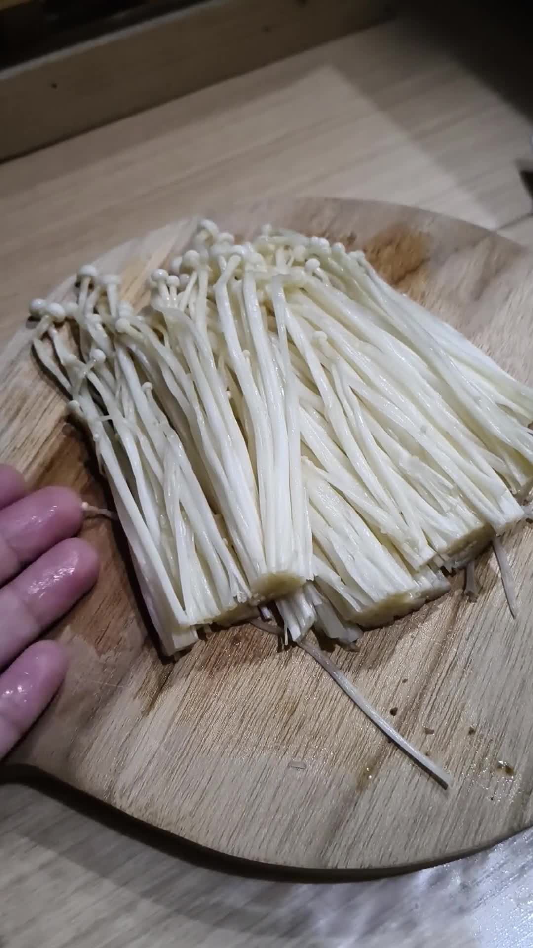 Foto langkah ke 4 dari resep Indomie Hype abis Jamur Enoki.
