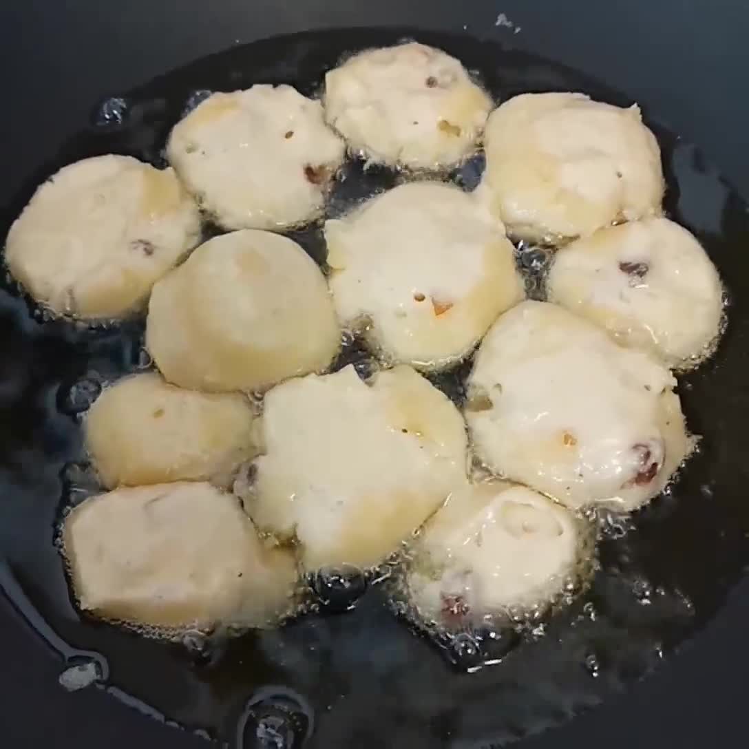 Foto langkah ke 4 dari resep Oliebollen (Dutch Beignet).