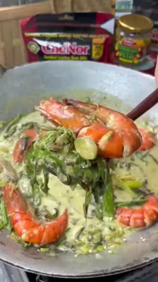 Gambar langkah 3 resipi MASAK LEMAK SAMBAL HIJAU PETAI PUCUK MIDIN & UDANG HARIMAU.
