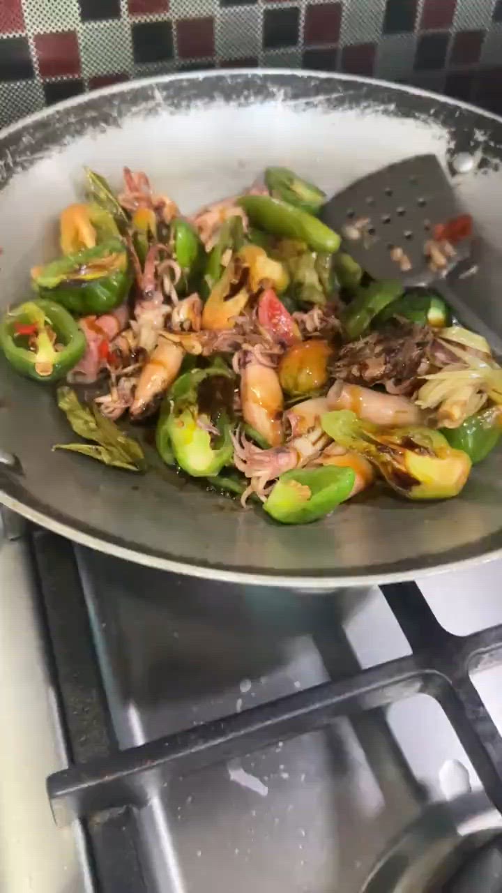 Foto langkah ke 2 dari resep Tumis Toge Cumi Asin Cabe Gendot.