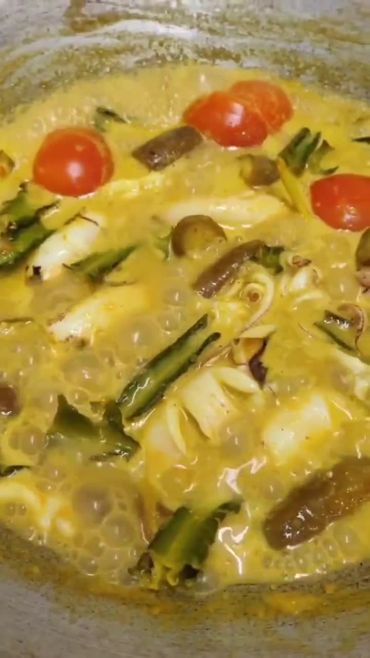 Gambar langkah 7 resipi Sotong Masak tempoyak cili api.