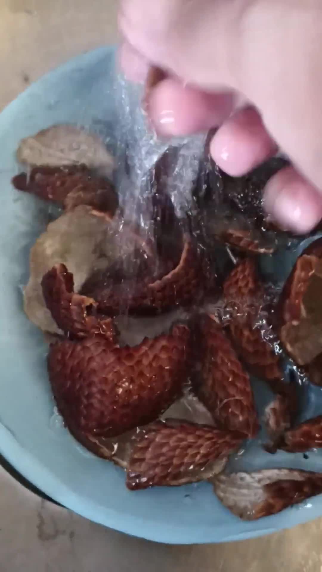 Foto langkah ke 1 dari resep Teh Lemon Kulit Buah Salak #57.