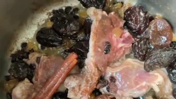 Une image de l'étape 3 de Côtelettes d’agneau 🥩🍋🥜🫘confites aux fruits secs🍯.