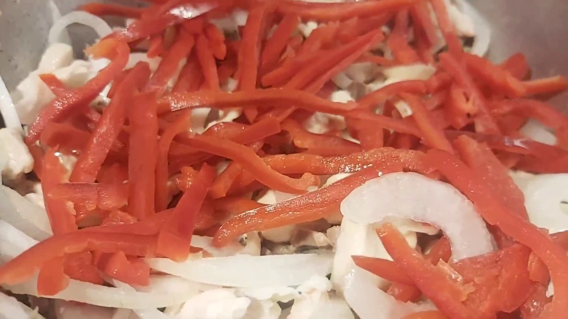Foto del paso 6 de la receta: Salteado de mollejas, pollo y verduras