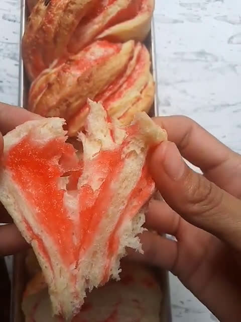 Foto langkah ke 4 dari resep Strawberry Jam Babka.