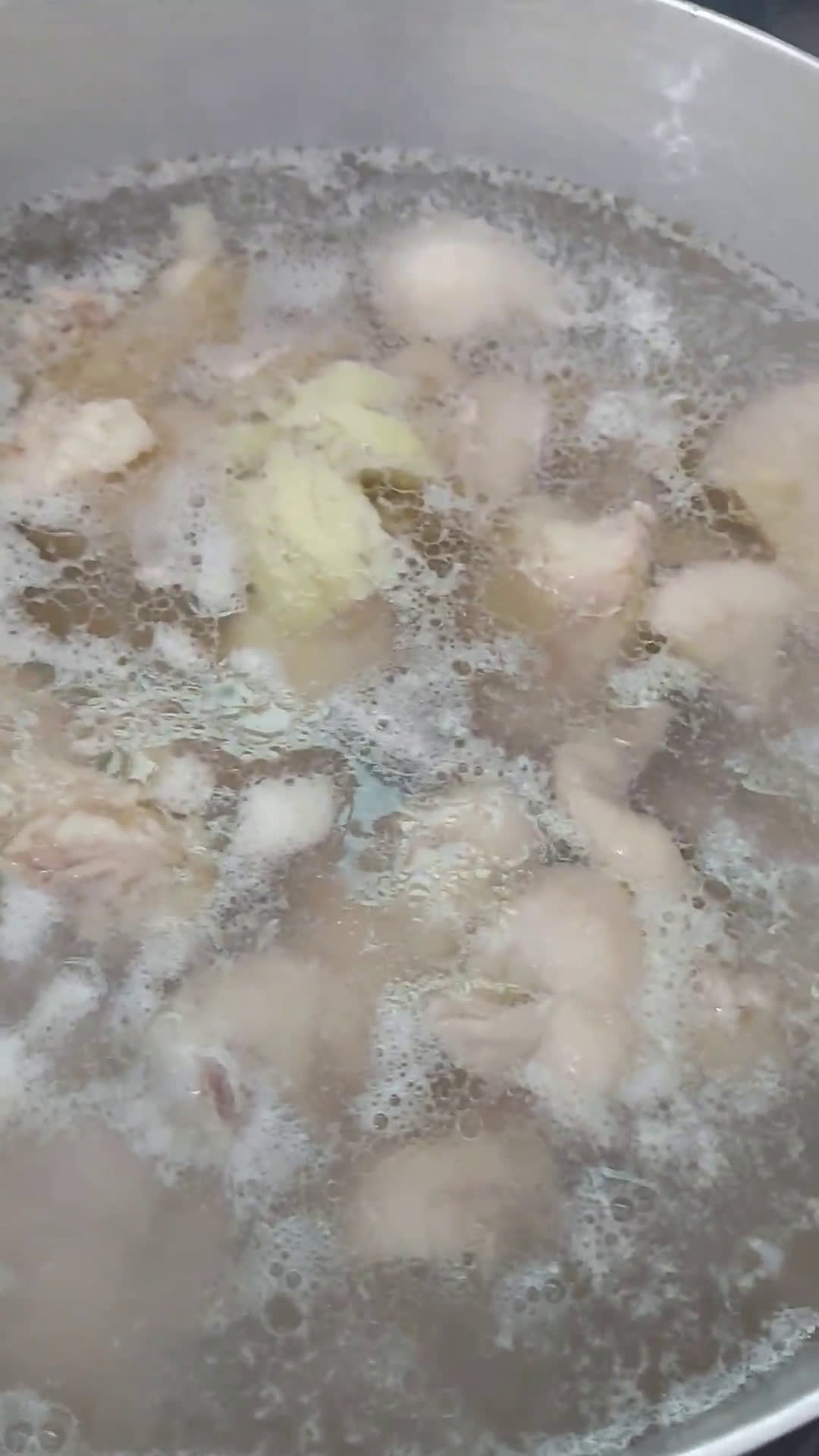Gambar langkah 6 resipi Sup ayam simple.