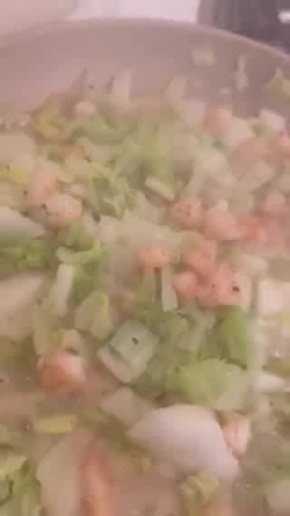 A picture of step 5 of Cabbage and shrimp soup.