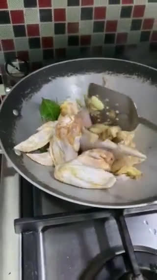 Foto langkah ke 3 dari resep Asem-Asem Ayam Belimbing wuluh.