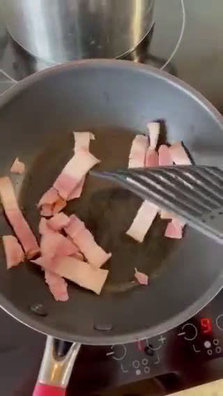 Hình bước làm 1 của món Mỳ Ý Carbonara