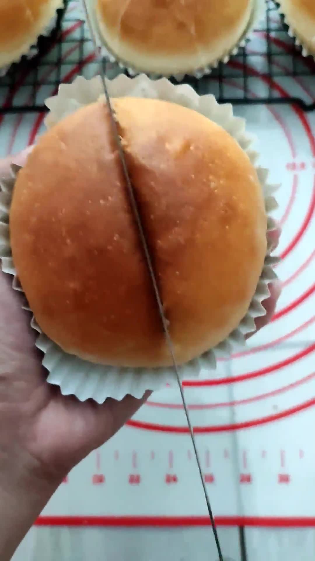 Foto langkah ke 8 dari resep Korean Cheese Garlic Bread.