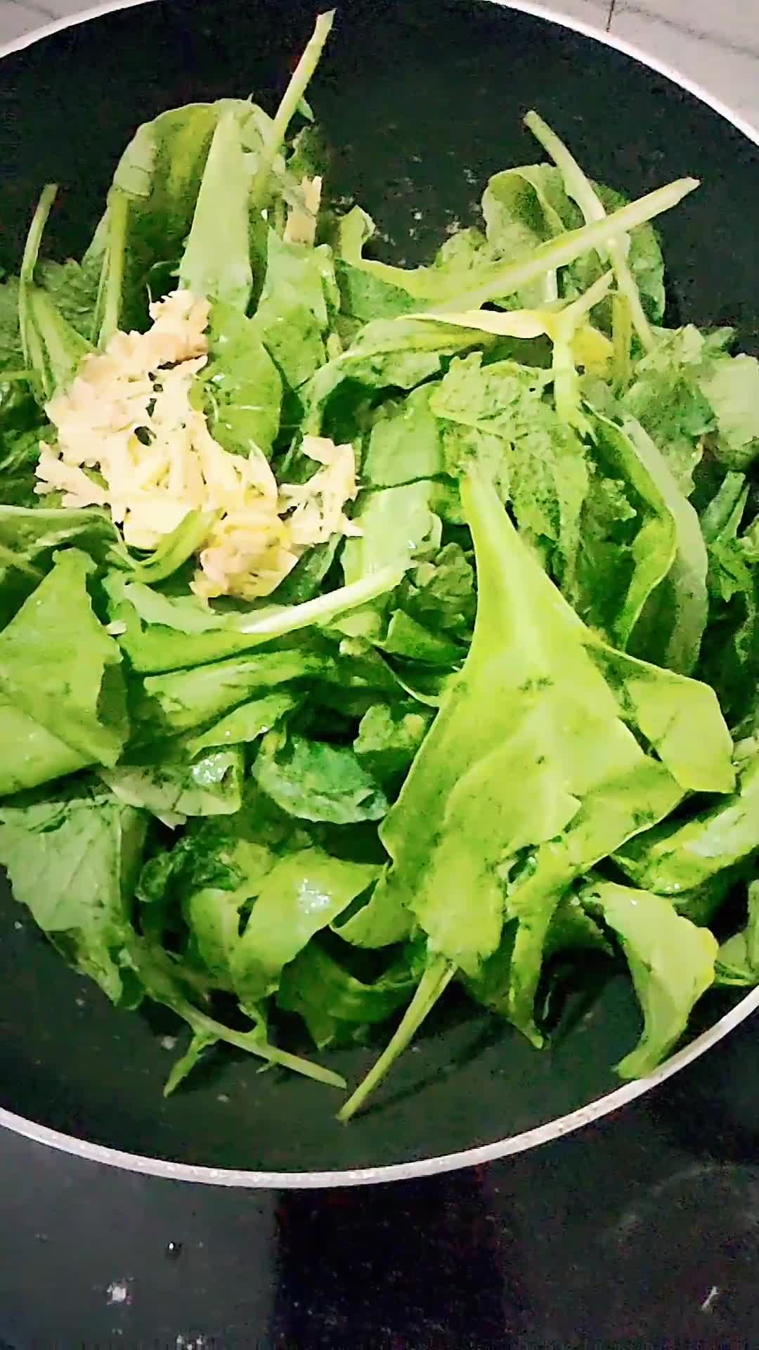 पालक मिक्स सरसों साग (palak mix sarson sag recipe in Hindi) रेसिपी चरण 1 फोटो