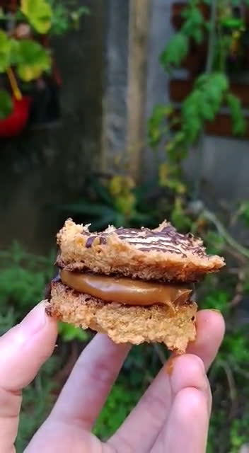 Foto del paso 1 de la receta: Alfajores de coco y dulce de leche sin gluten y en 1 paso