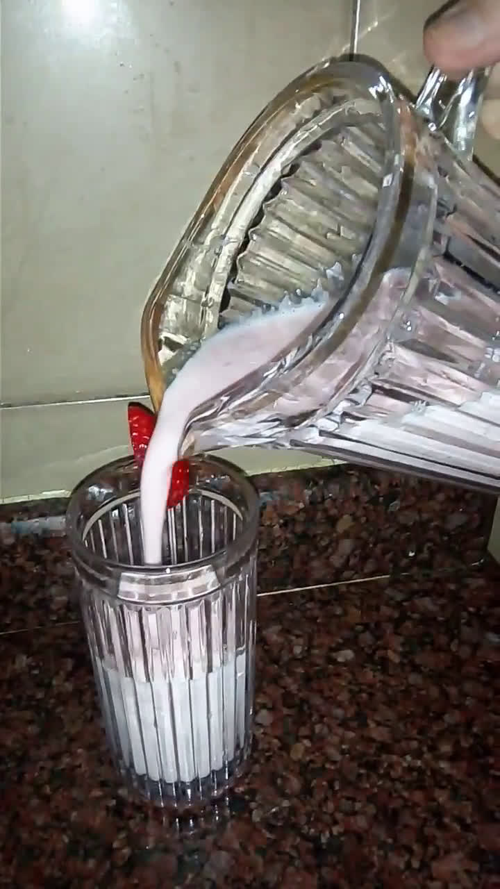 صورة لخطوة 4 من وصفة سموذي الفراوله 😋😋