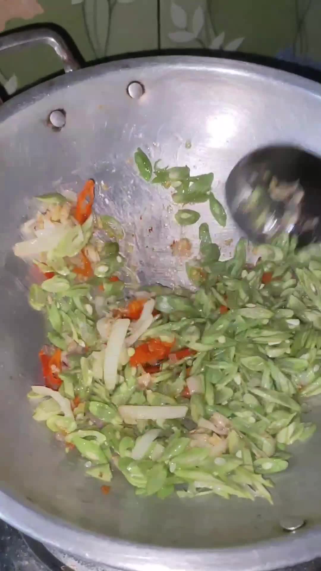 Foto langkah ke 5 dari resep Buncis ayam saus tiram.