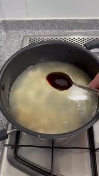 Foto do passo 1 de Sopa de Ovo e Camarão (Saeugyerantang- 새우계란탕)